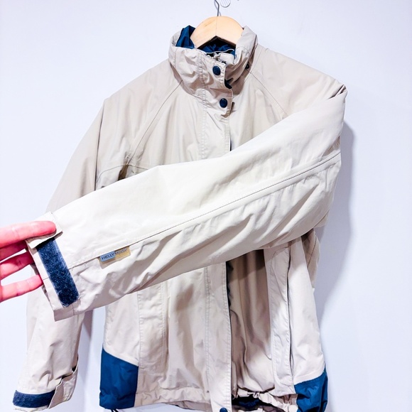 HELLY HANSEN – Beige waterproof jacket | Lightweight outdoor coat | Small * - Picture 9 of 11